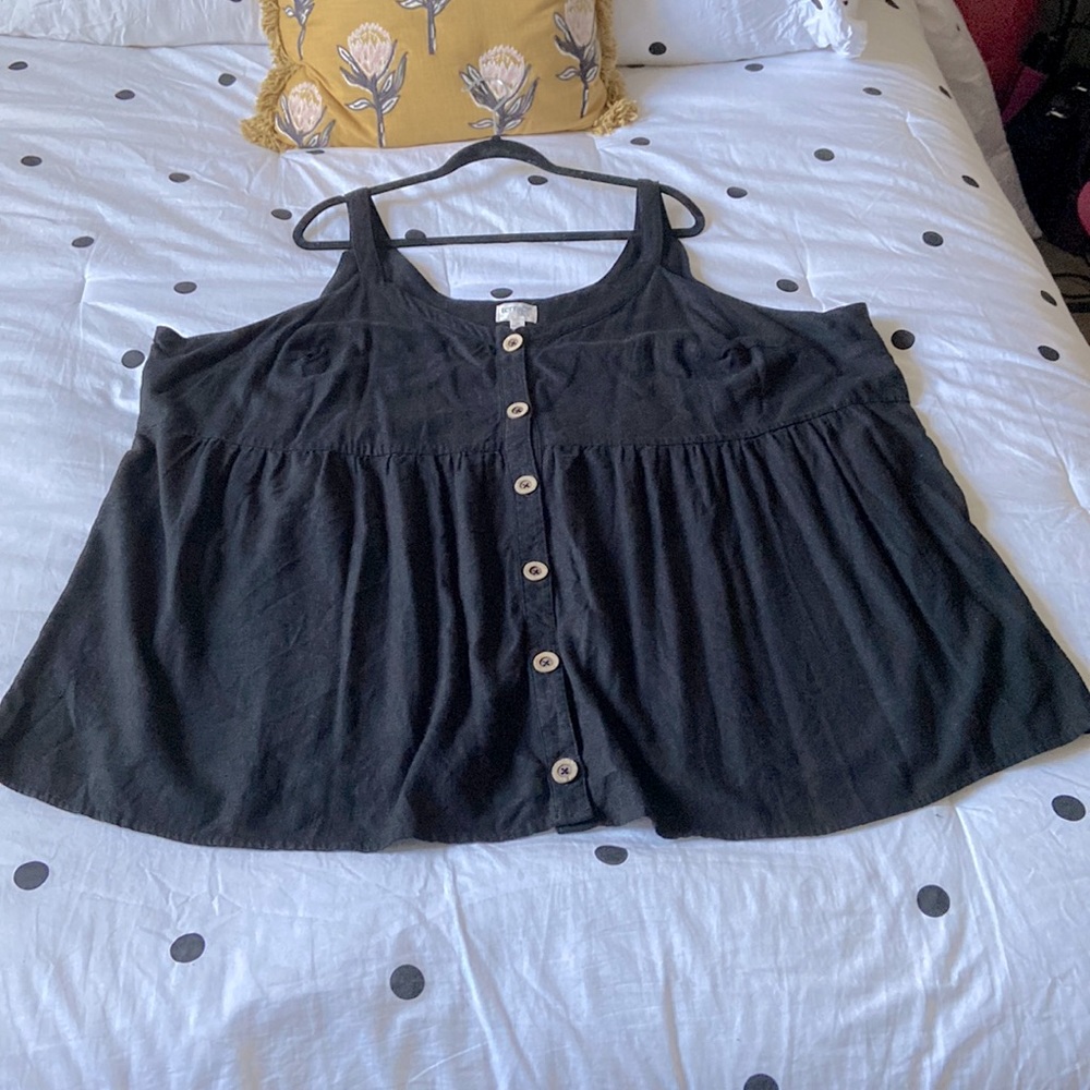 Terra & Sky 4X EUC babydoll tank in black w/buttons